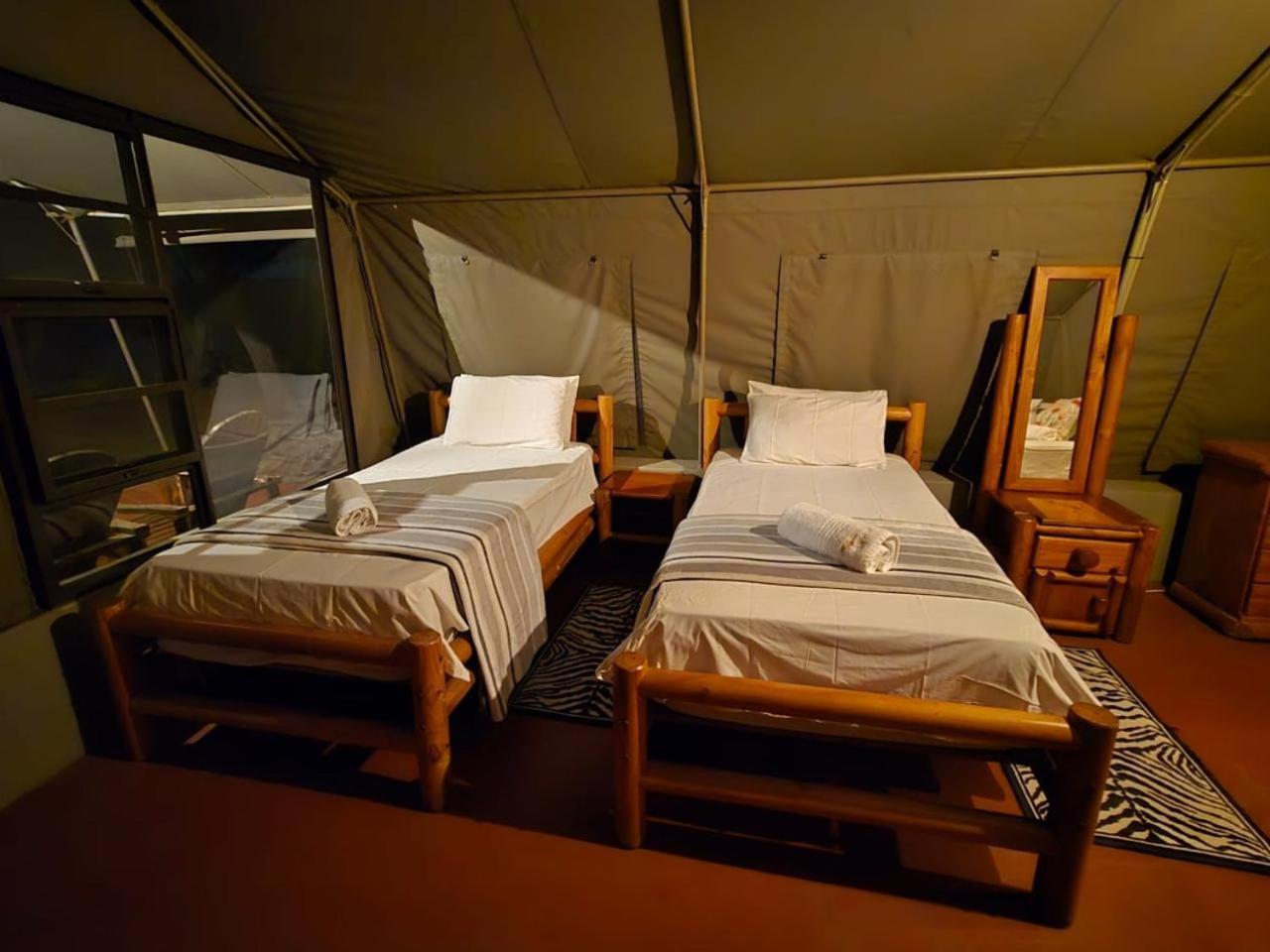 Kigeni Safari Lodge & Spa 法尔瓦特 客房 照片